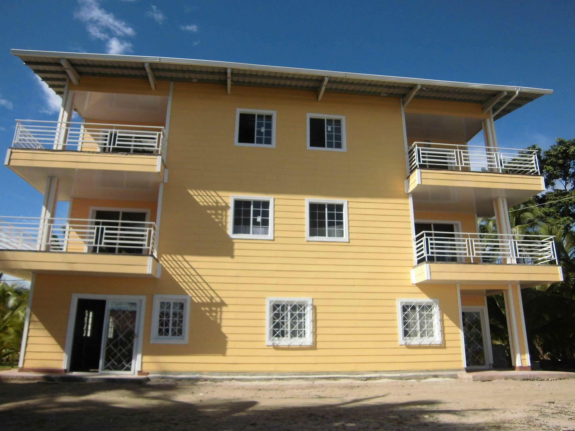 Kevin Kondos Bocas del Toro Exterior foto
