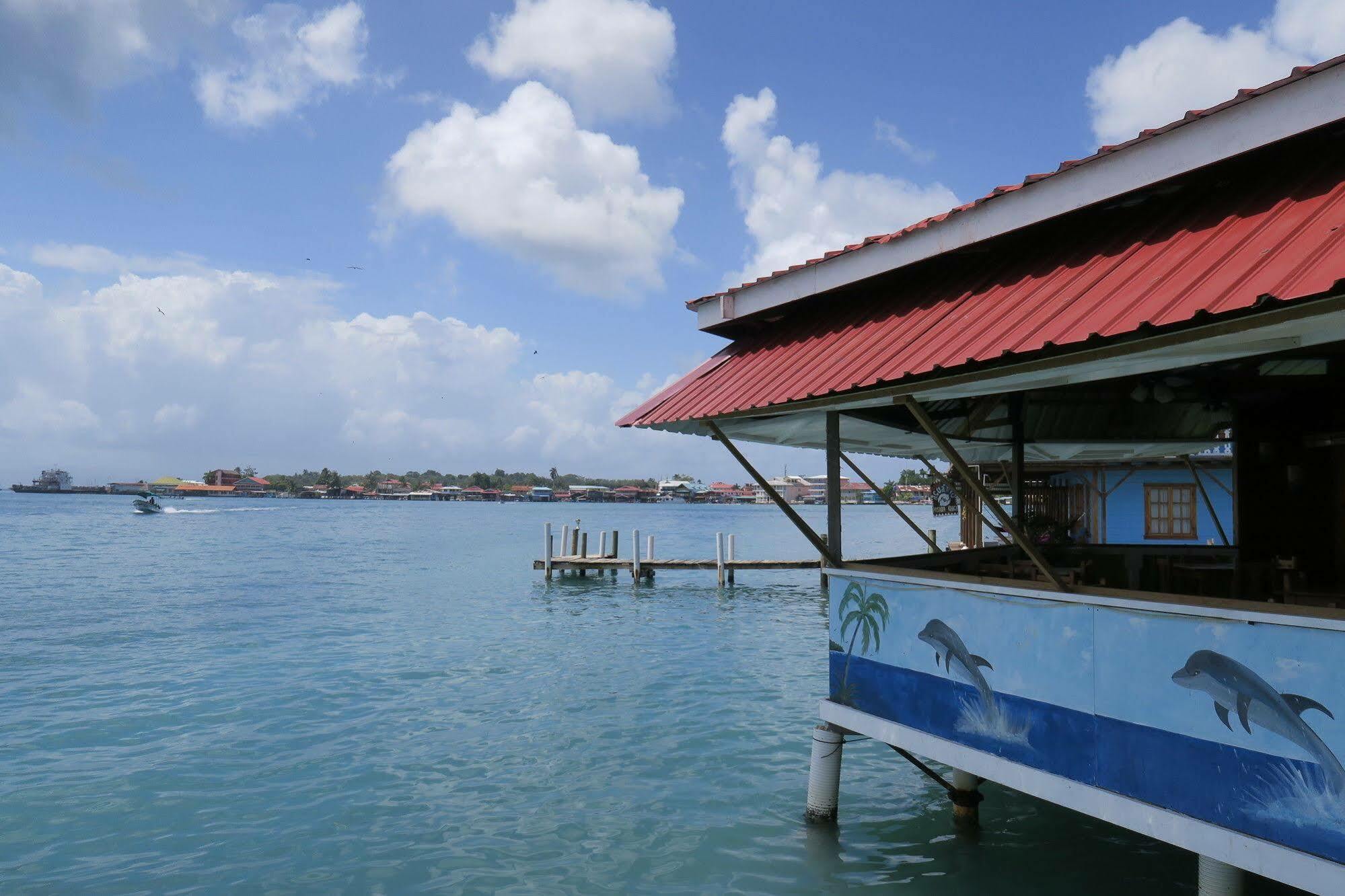 Kevin Kondos Bocas del Toro Exterior foto